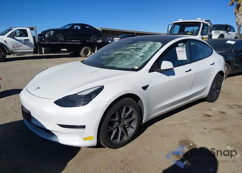 2022 Tesla Model 3 Long Range Dual Motor All-Wheel Drive z USA, uszkodzony, nr VIN 5YJ3E1EB6NF206706
